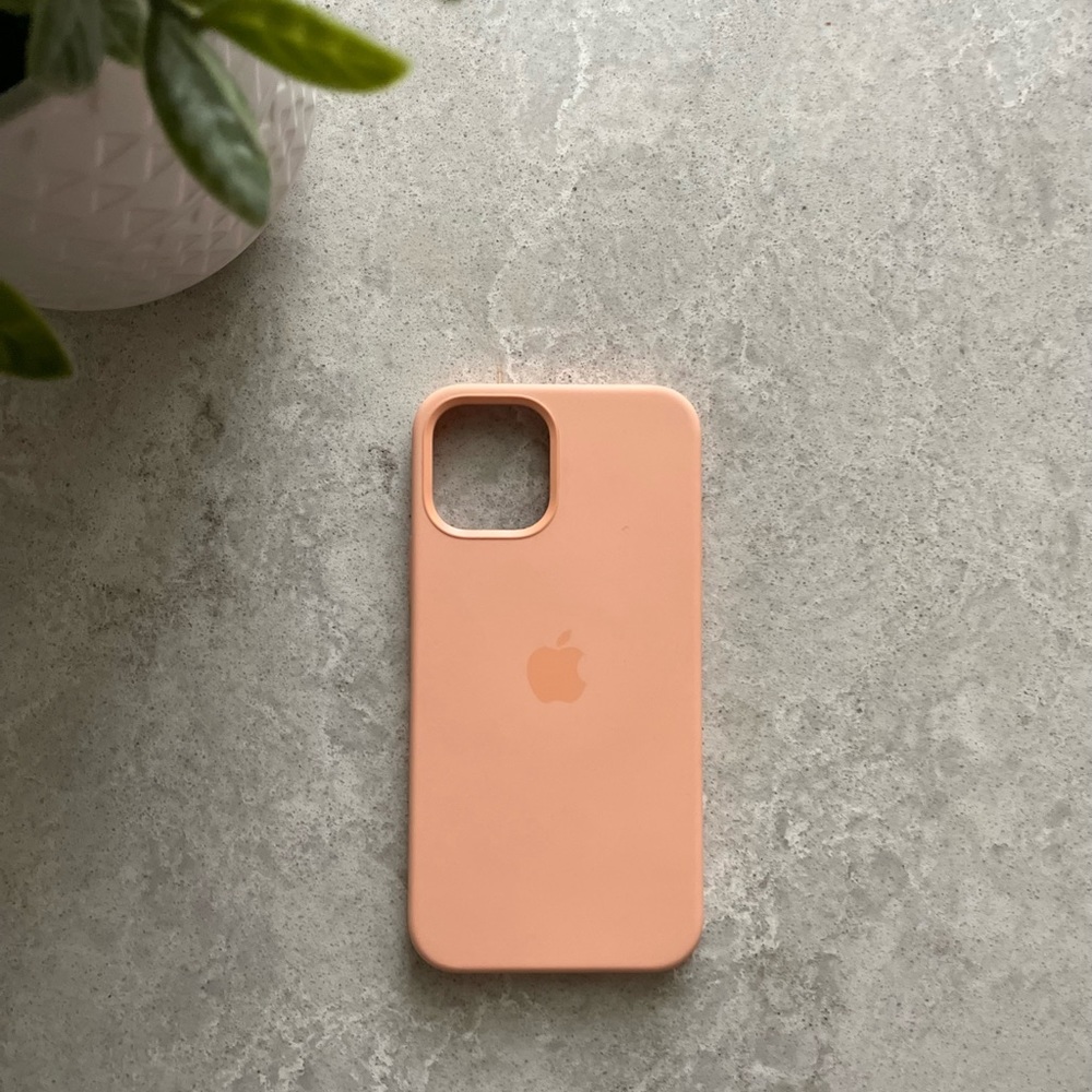 iPhone 12/12 Pro Apple Phone Case. PERFECT condition, never used. Peach color.